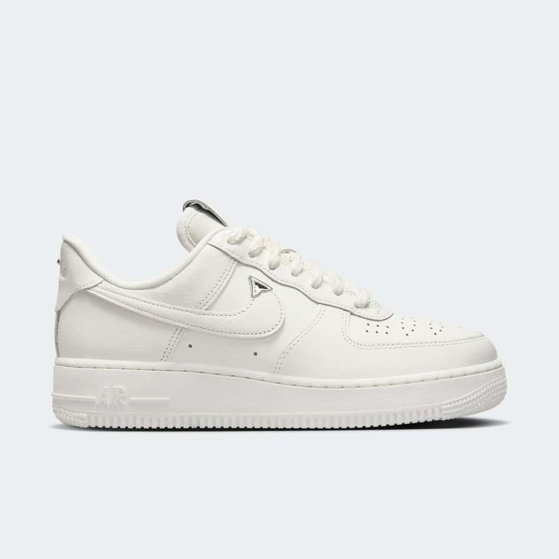 Nike air force outlet 1 chrome swoosh